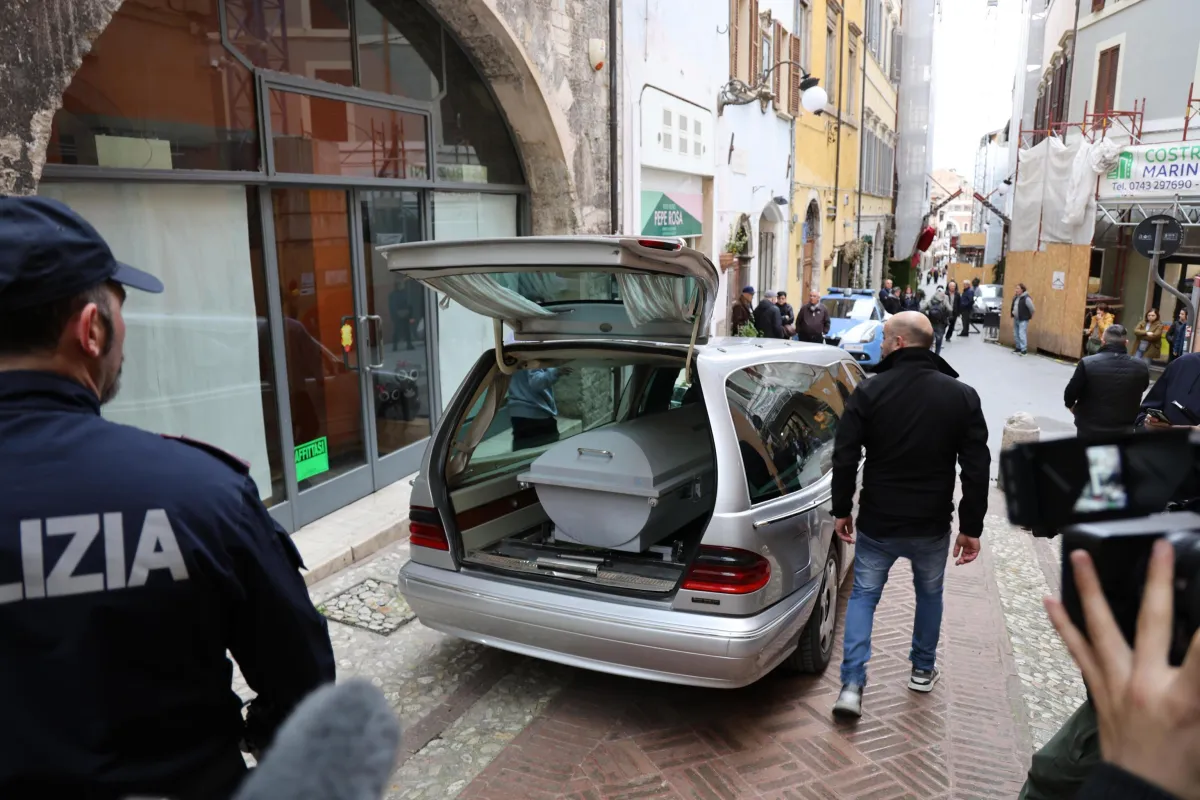 Femminicidio Laura Papadia, allestita fino a domani la camera ardente a Spoleto: i funerali poi a Palermo