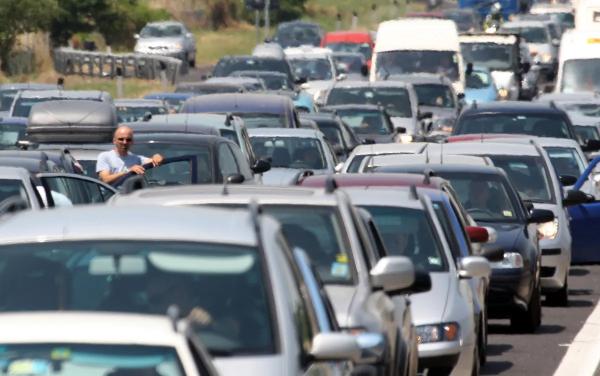 Traffico in tilt sulla strada per Sant’Ubaldo: caos, disagi e proteste durante la Spartan Race