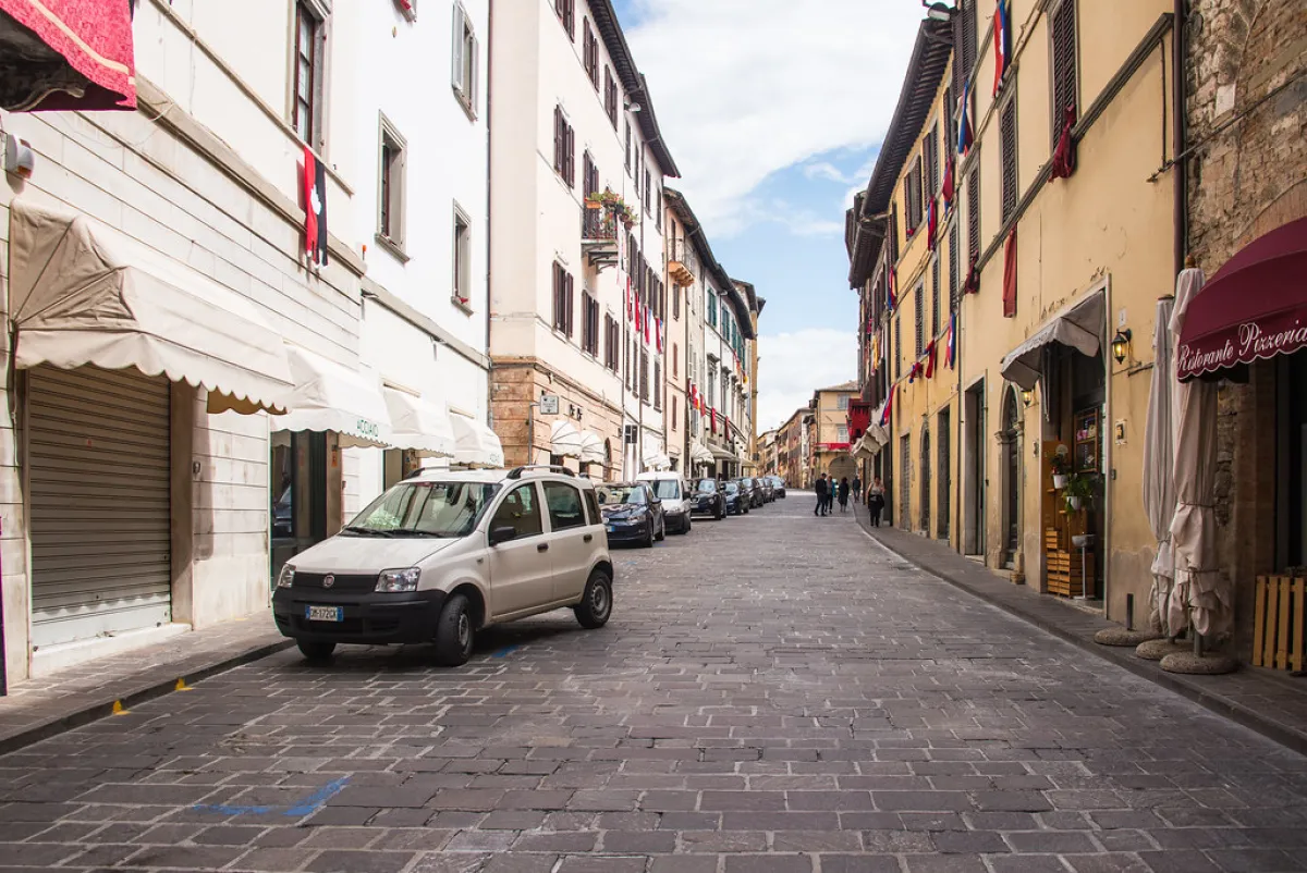  Gubbio, Corso Garibaldi al centro di un nuovo piano di rilancio urbano
