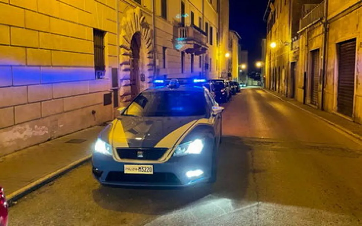 Spoleto, chiedono aiuto ma rapinano e percuotono il malcapitato
