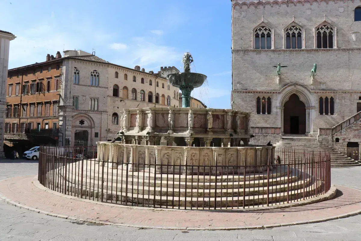 95 metri quadrati di abusi edilizi, prefabbricati e porticati fuori norma: il TAR conferma la demolizione di un immobile “fantasma” a Perugia
