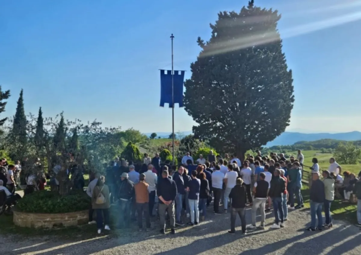 Il Pennone e l’orgoglio: San Giorgio torna a sventolare a Belvedere