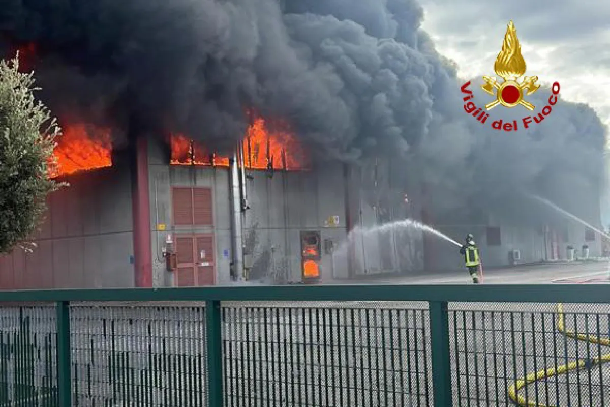 Incendio Lucyplast Umbertide: il sindaco di Gubbio revoca le ordinanze di emergenza