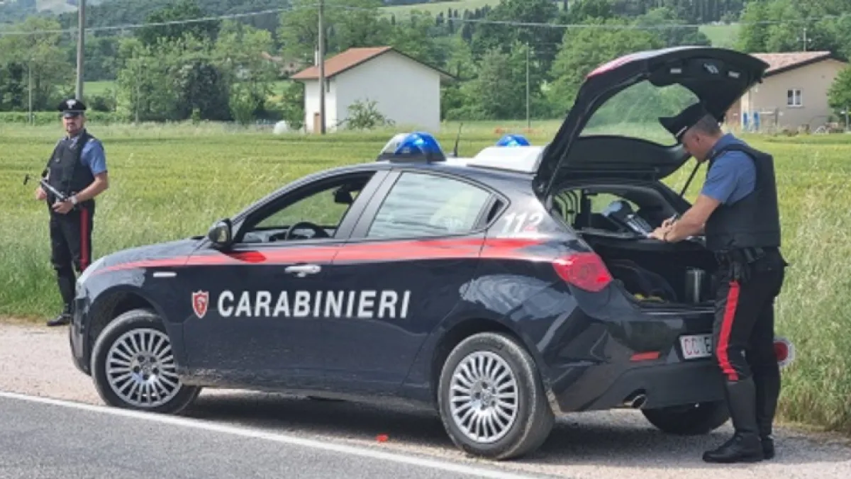 Gubbio, tampona un'auto e scappa: 43enne denunciato per incidente stradale