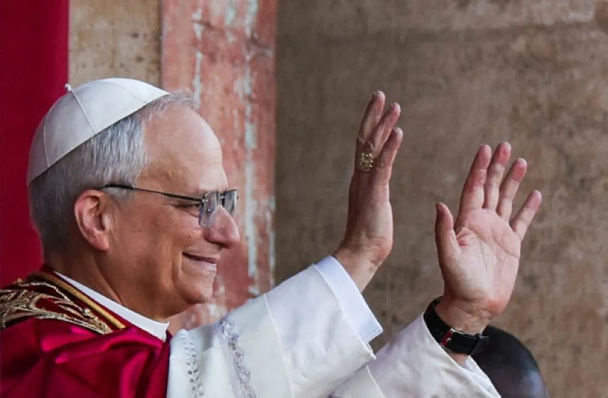 Papa Leone XIV ha la "patente da matto" di Gubbio. Proprio così! Lo dice anche San Paolo: “se siamo pazzi, lo siamo per Dio”