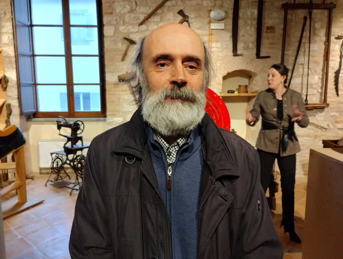 "Artieri del Giro": arte, radici e simboli nella ceramica eugubina Lo storico Ettore Sannipoli racconta la mostra “Ceramiche per il Giro d’Italia” 
