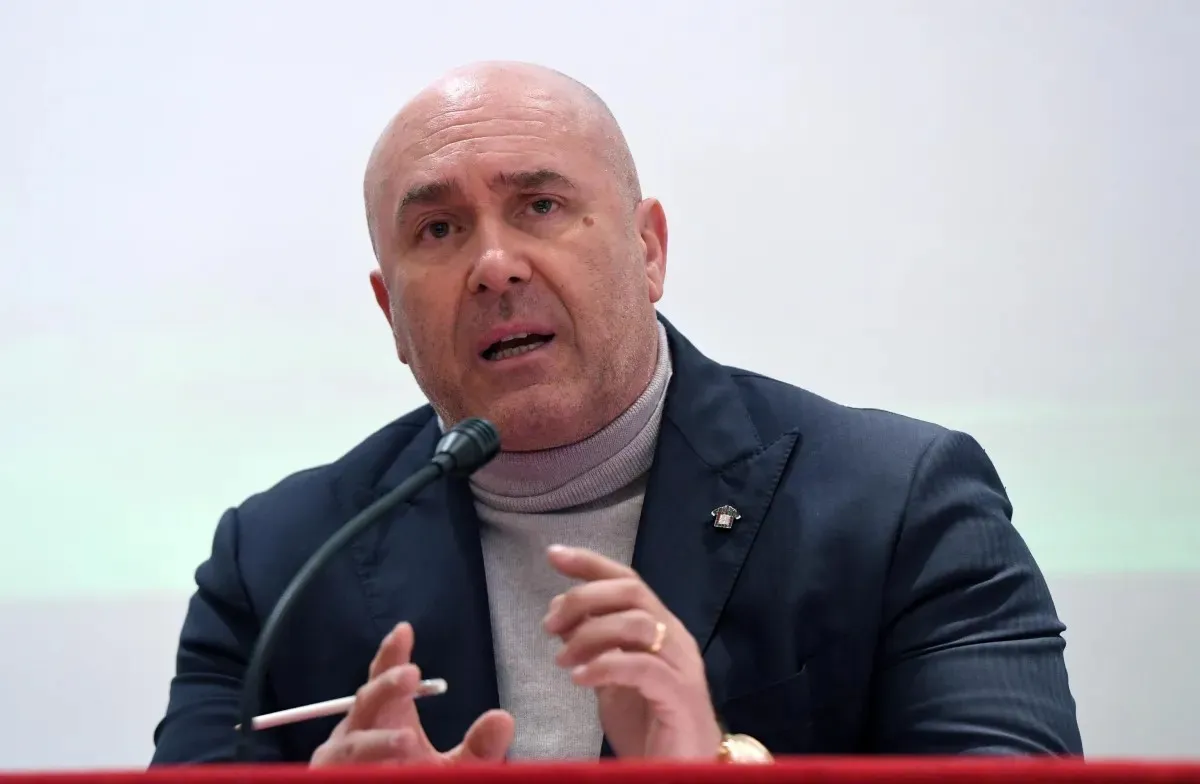 Terni, sradicano le piantine di Sessy. Bandecchi indignato denuncia l'accaduto