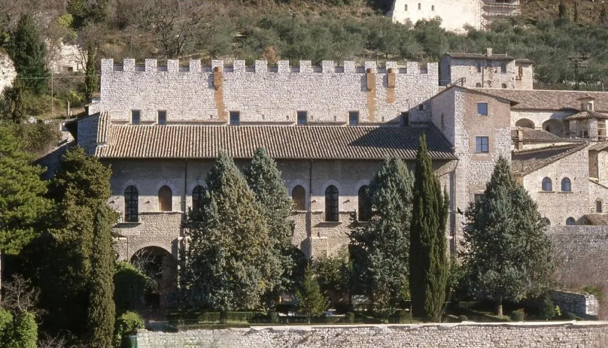 Fai un Giro a Palazzo Ducale. Gubbio celebra la Notte dei Musei con un'apertura speciale tra arte, scuola e Giro d'Italia