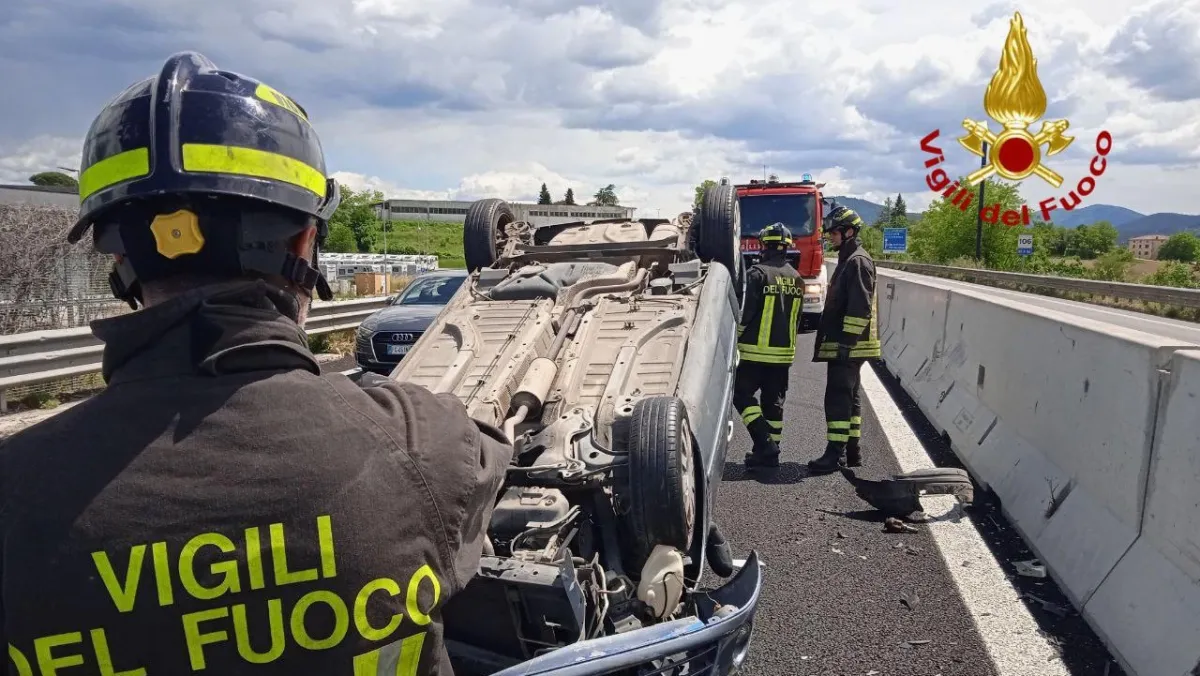 E45, incidente stradale presso Città di Castello: auto si ribalta e conducente ferita