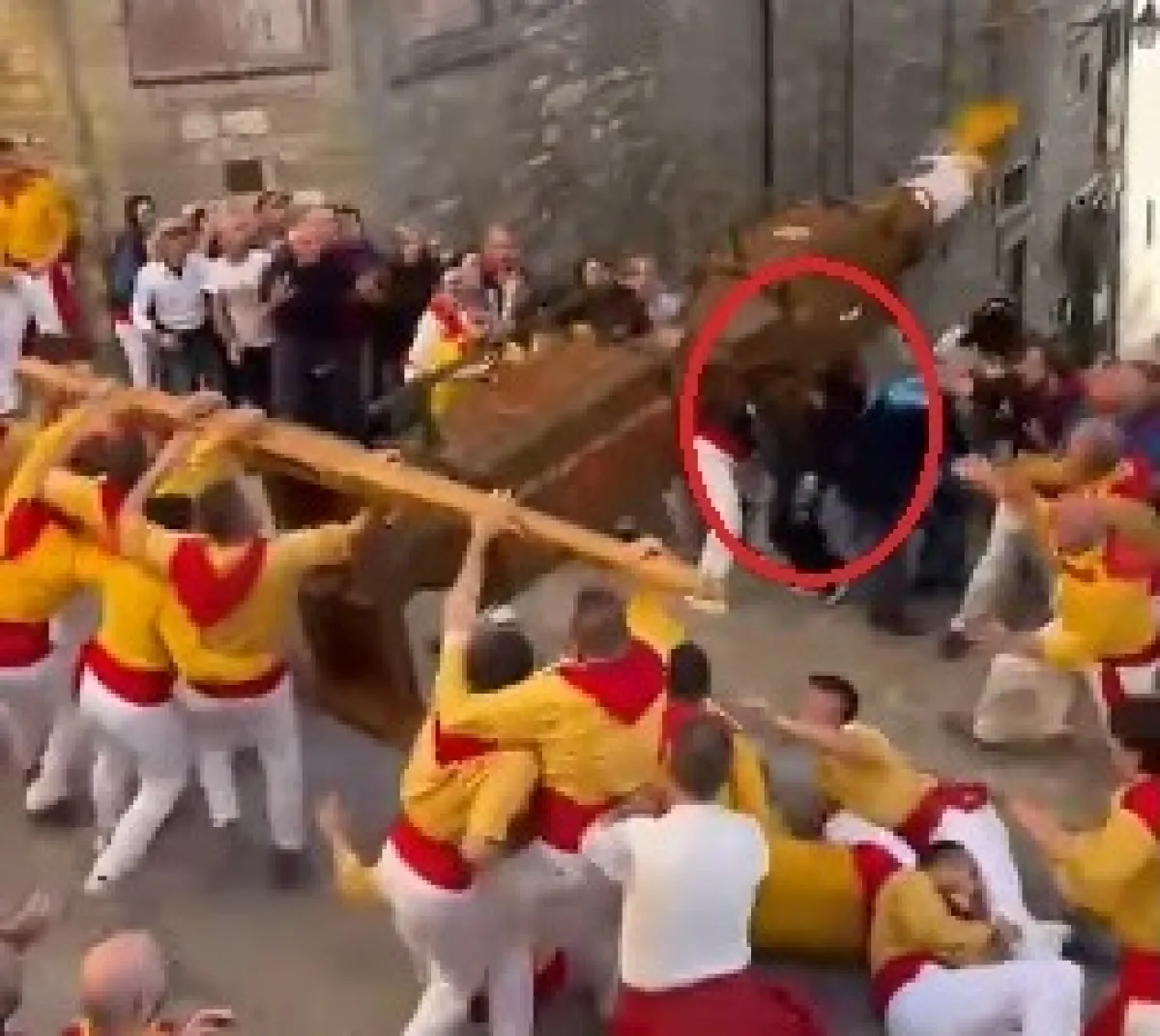 L’incidente del 15 maggio 2025 riapre un nodo giuridico mai risolto: a chi appartengono davvero i Ceri di Gubbio?