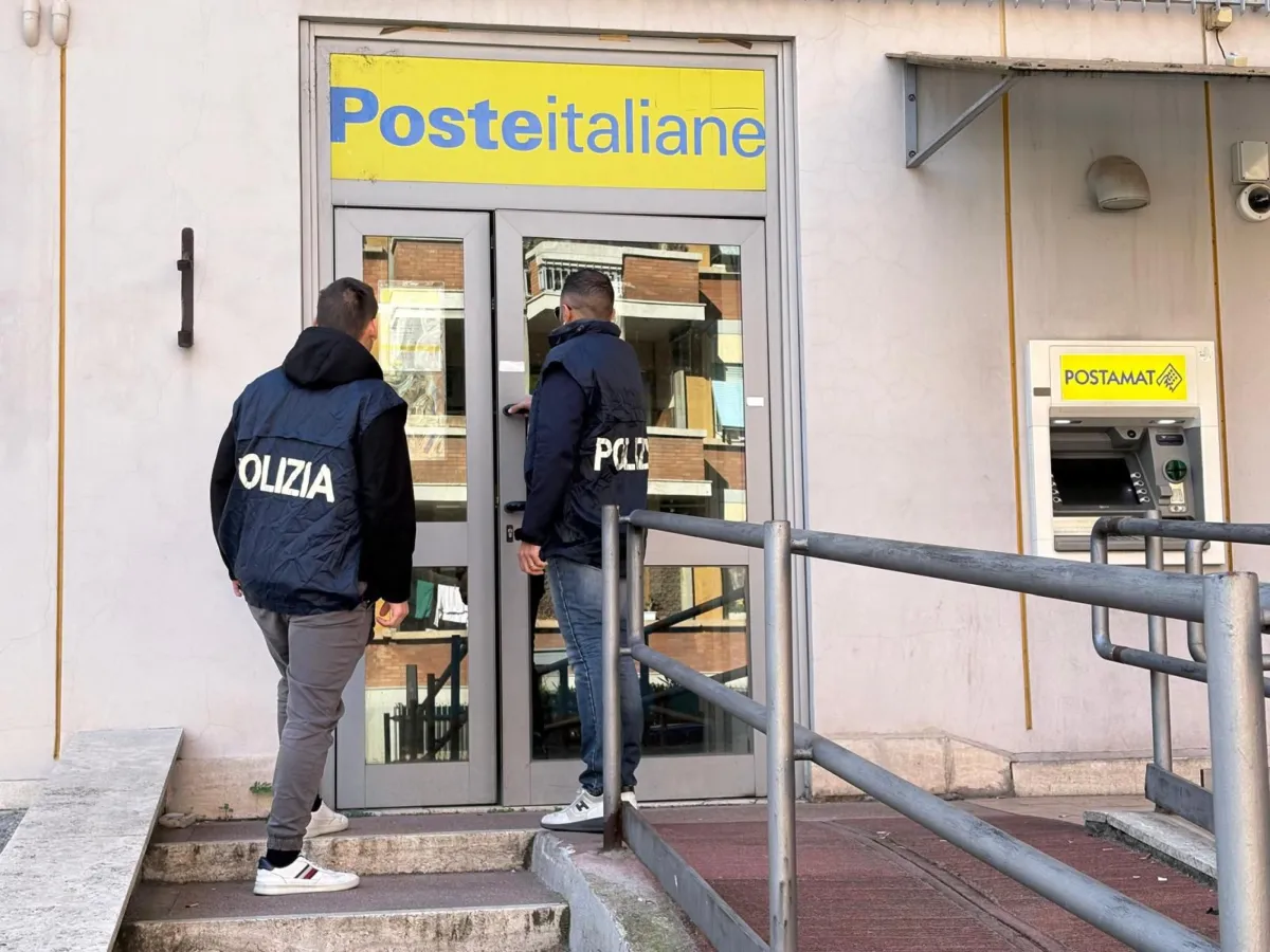 Narni, tentano il furto all'ufficio postale: ladri in fuga a bocca asciutta