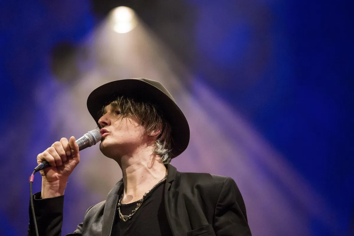Sorpresa dal Baravai. Il 15 giugno c'è Pete Doherty in concerto gratuito all'Anfiteatro romano di Terni