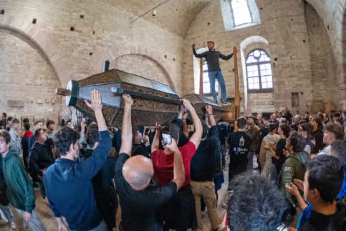 I Ceri Mezzani accendono Gubbio: tutto pronto per la Festa di domenica. Entusiasmo tra i ceraioli giovani e meno giovani