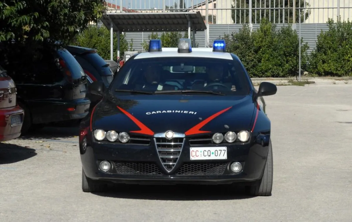 Assisi, si aggirava in stazione con una pistola giocattolo: denunciato