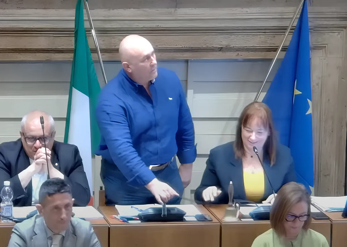 Terni, Bandecchi usa il sarcasmo per criticare il PM che ne ha chiesto il rinvio a giudizio: "Ha scarcerato un rapinatore che ci ha subito riprovato"