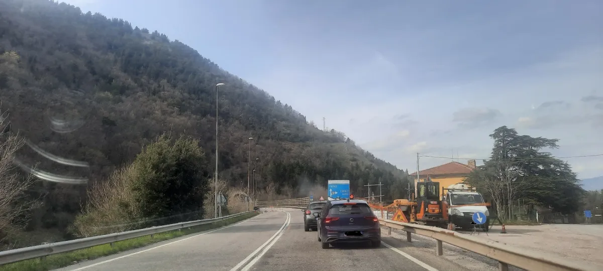 Traffico più fluido tra Marche e Umbria nel ponte del 2 giugno: movieri alla Galleria San Geronzio per evitare code