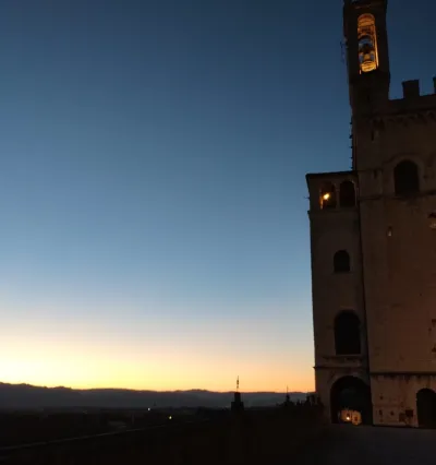 Il buio che spegne la bellezza. Il silenzioso declino notturno della Città di Pietra 