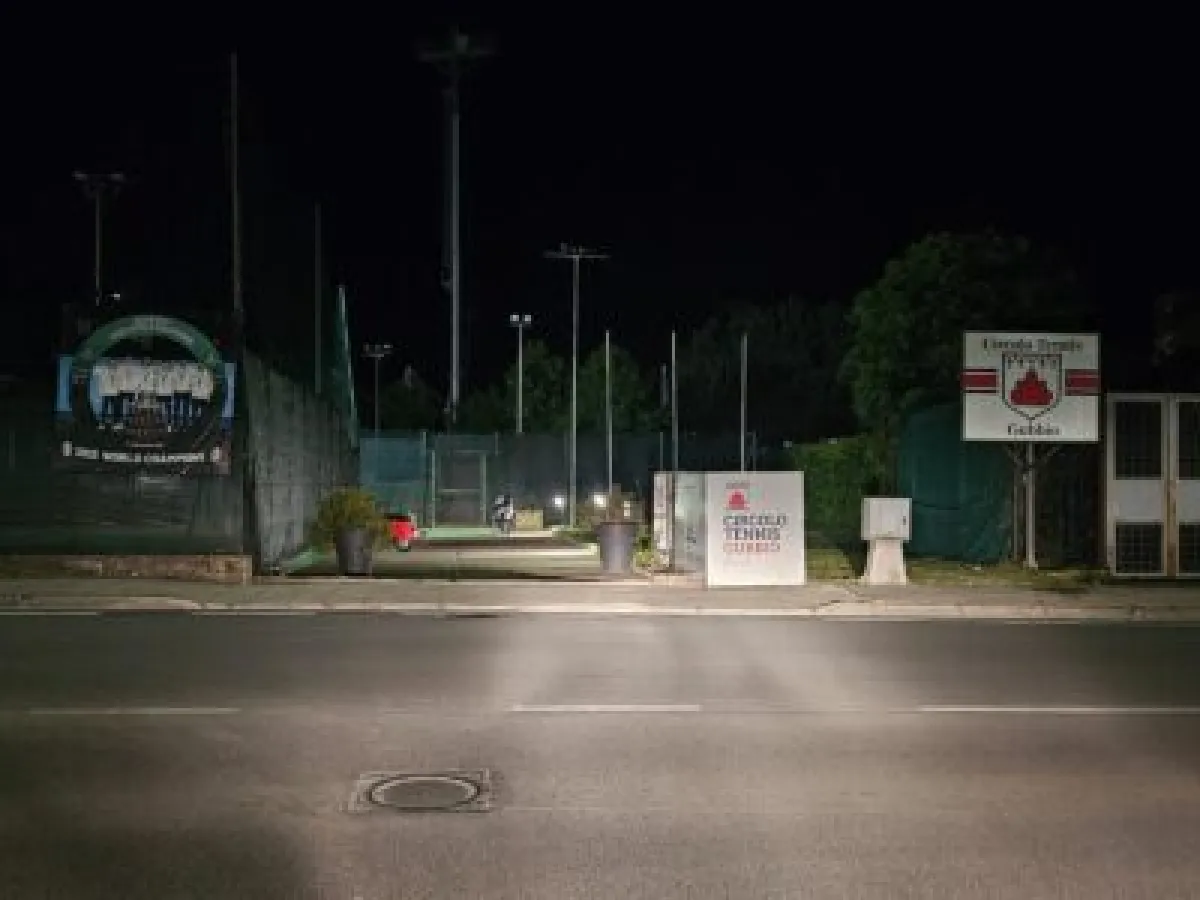 Ladri in azione nella notte al Circolo Tennis di Gubbio: rubati generi alimentari e abbigliamento sportivo. Refurtiva recuperata dai Carabinieri