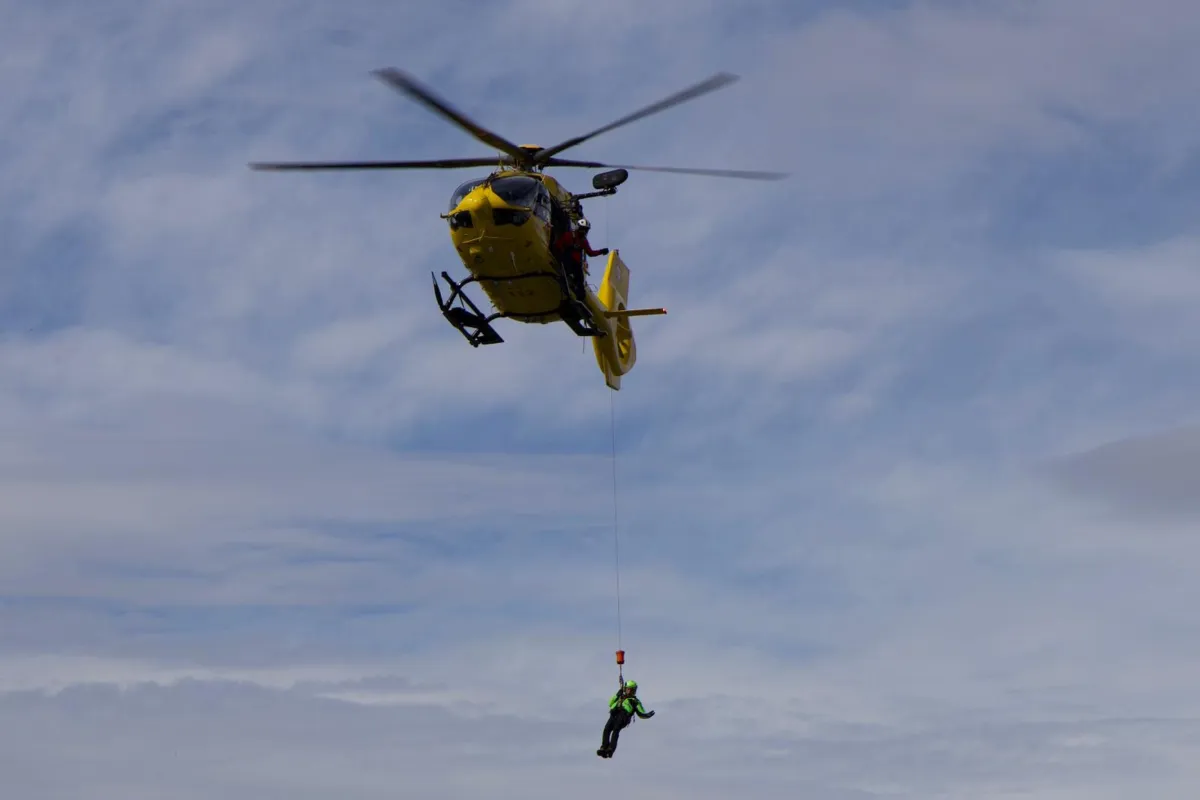 Paura sul Monte Cucco: escursionista soccorsa dal SASU e dall'elisoccorso Nibbio 01