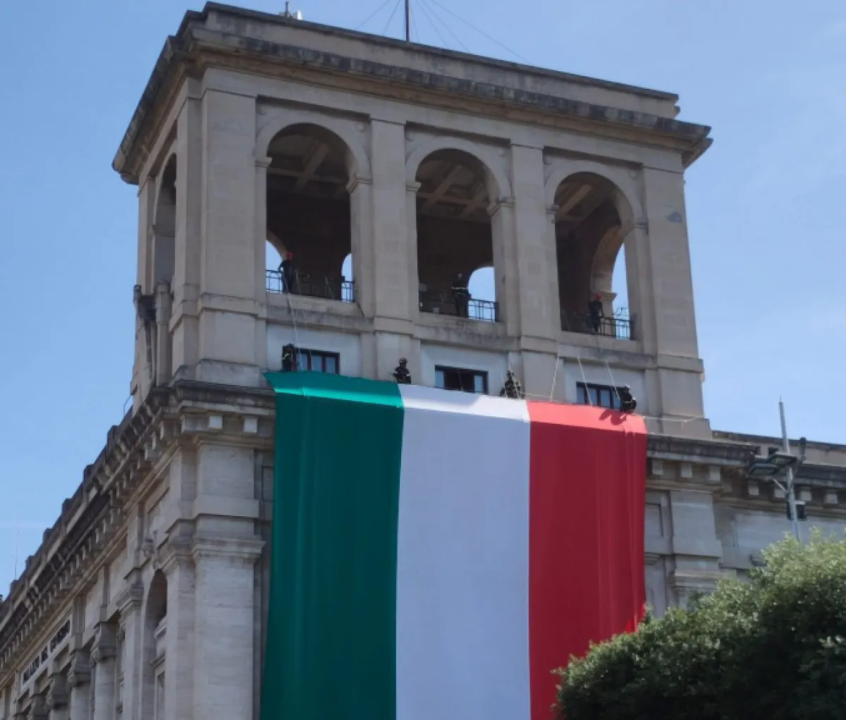 Il tricolore sventola su Terni, istituzioni e cittadini in piazza col prefetto Orlando per il 79esimo anniversario della Repubblica