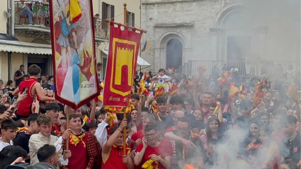Porta San Martino regina del Palio di Primavera 2025: Nerino e i giovani eroi giallorossi infiammano Gualdo