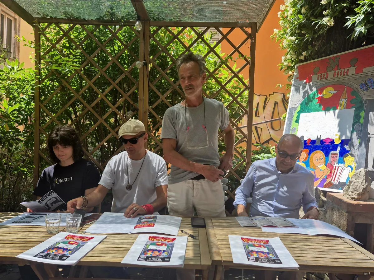 Torna il grande cinema all'aperto nei giardini del Frontone e al chiostro di San Fiorenzo: due rassegne per vivere il cinema sotto le stelle