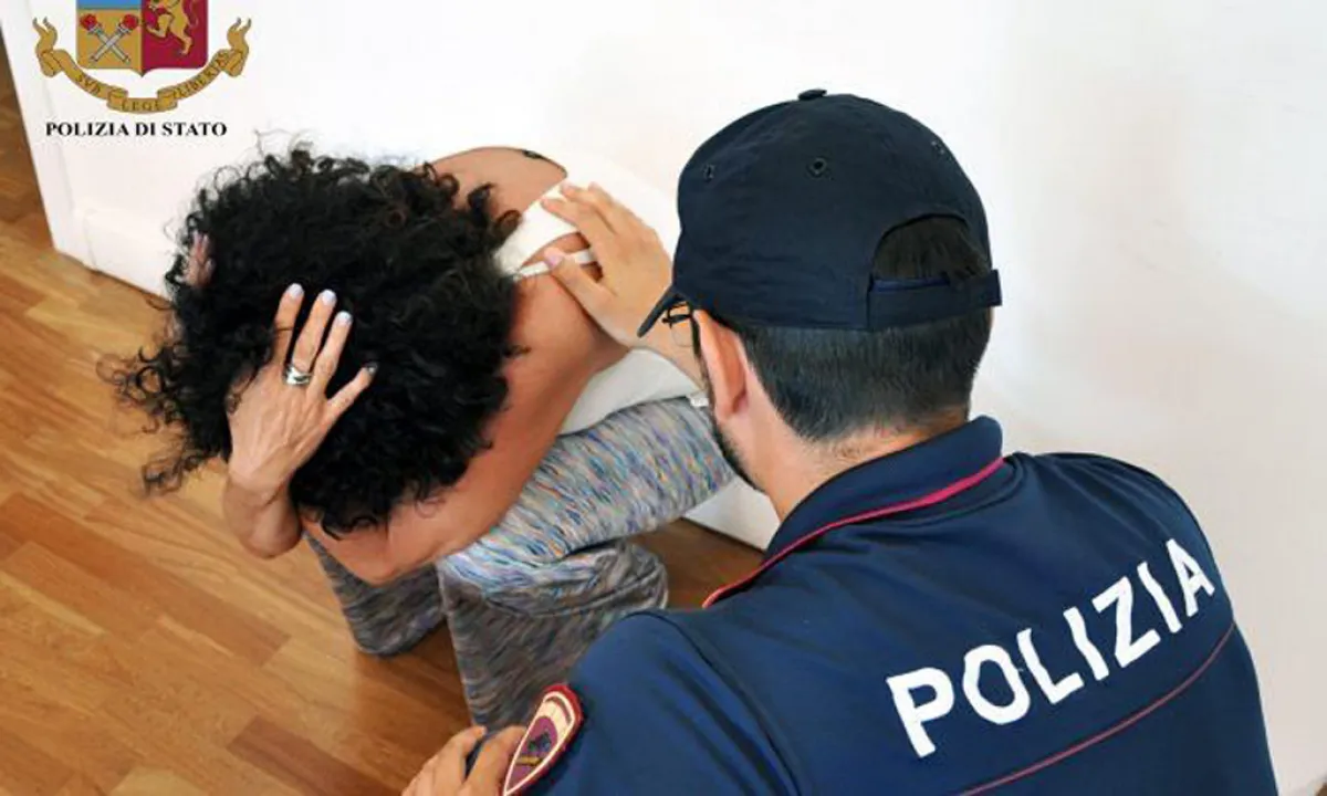 Foligno, terrore in casa: 37enne perseguita e maltratta la moglie sotto gli occhi del figlio