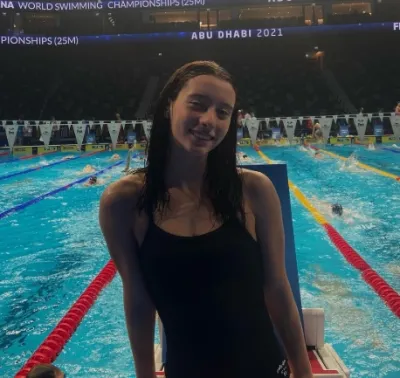 Luna Chabat: ritorno a Gubbio per volare ancora più in alto. La campionessa uruguayana di nuoto si allena nella piscina comunale con coach Palombi 