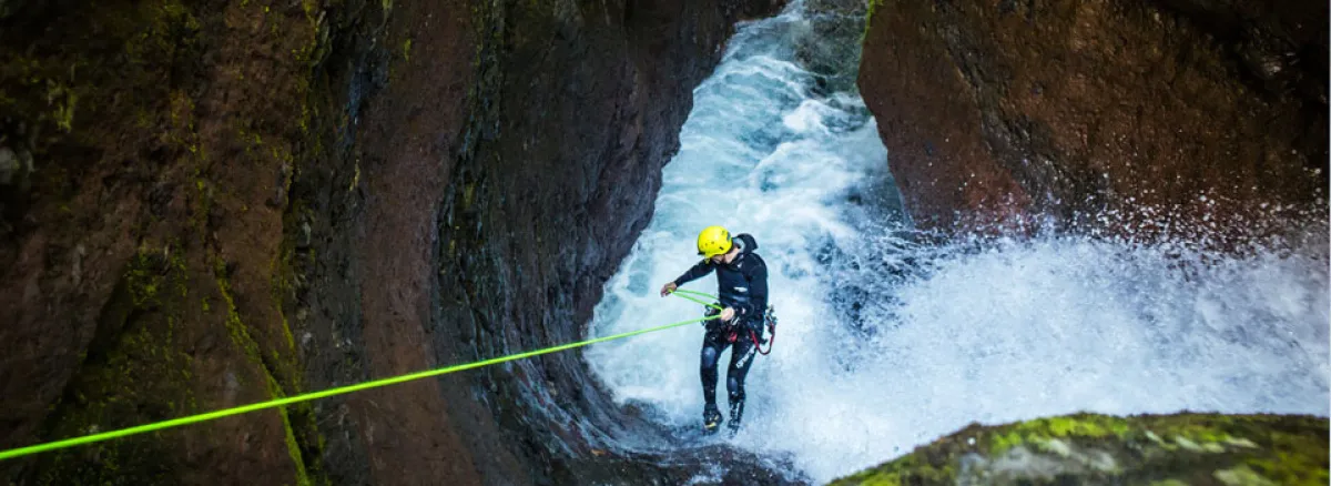 Torrentismo in Umbria: itinerari spettacolari per l'estate tra cascate e gole