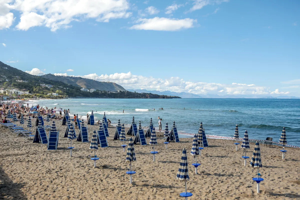 Mare vicino all’Umbria: le 10 spiagge più belle per l’estate 2025