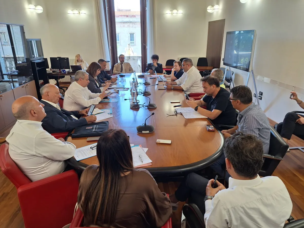 Gara trasporto pubblico, sindacati divisi e clima teso: la questione dei lotti approda in Consiglio regionale