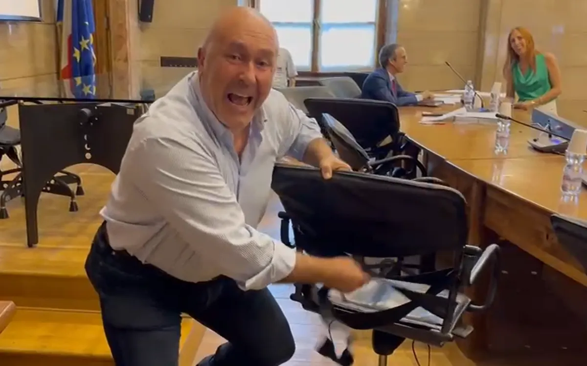 Bandecchi show in Provincia di Terni, l'opposizione sull'Aventino fa saltare DG e Capo di gabinetto e lui accusa: "Traditori e opportunisti"