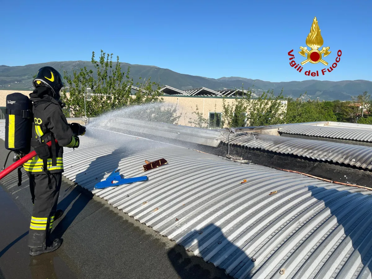 Stroncone, incendio visibile anche a Terni: nessun ferito