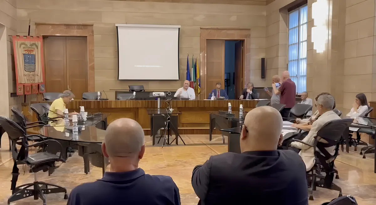 Caos in Provincia di Terni, Bandecchi ci riprova e convoca il consiglio. Pernazza (FI) replica con un video social