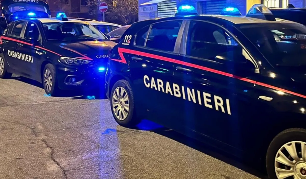 Gubbio, 19enne arrestato: perseguitava i genitori nonostante il divieto di avvicinamento