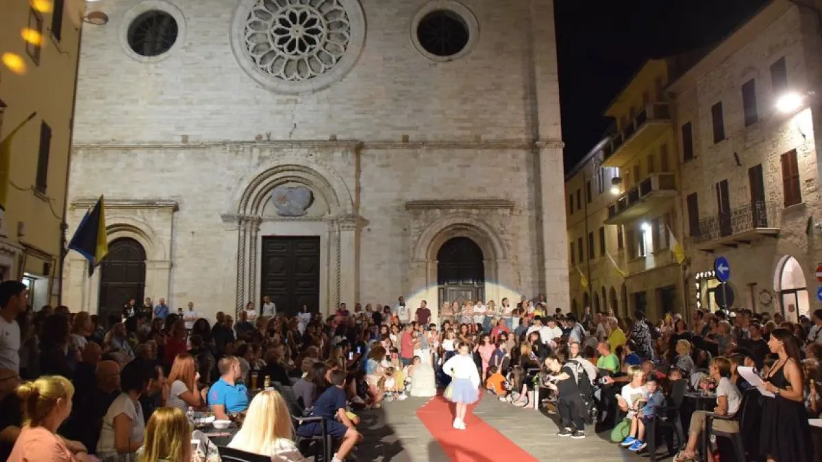 Moda sotto le stelle, appuntamento questa sera a Gualdo Tadino in Piazza Martiri