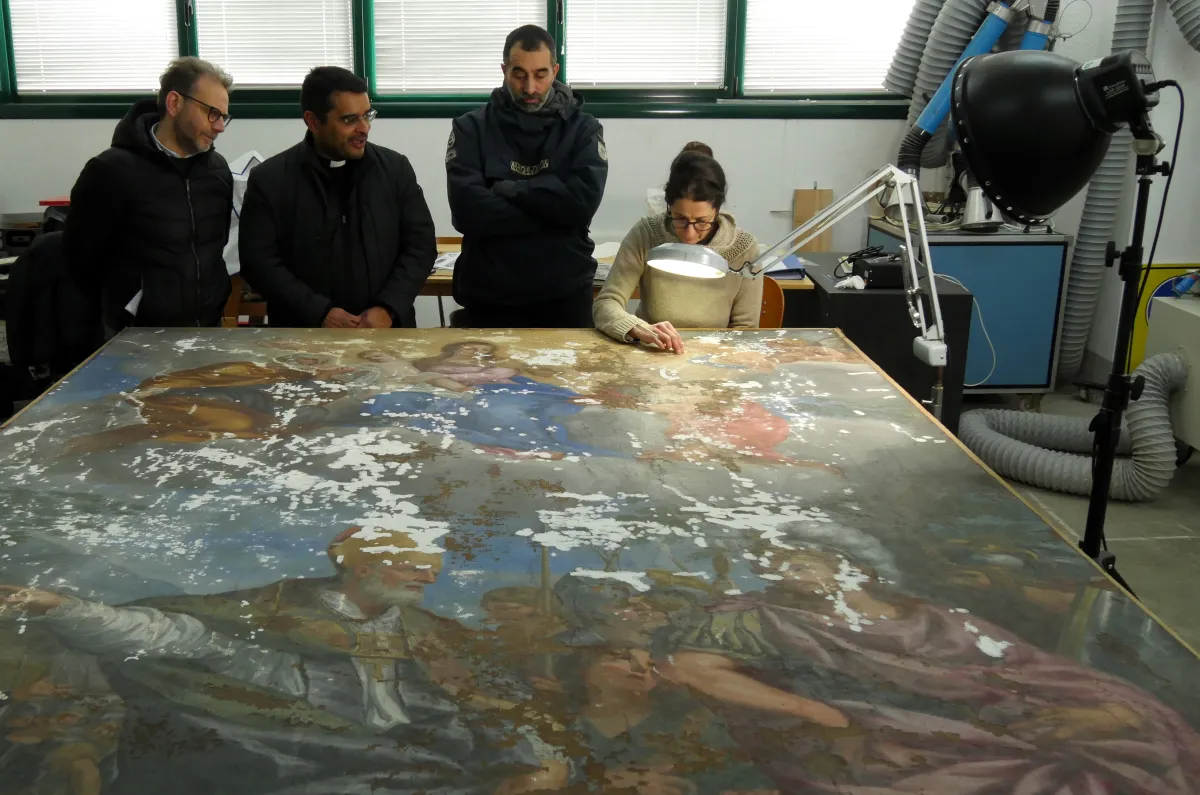Capolavoro restaurato: torna in splendore la pala di Ciro Ferri con Sant’Ubaldo e Barbarossa a Gubbio