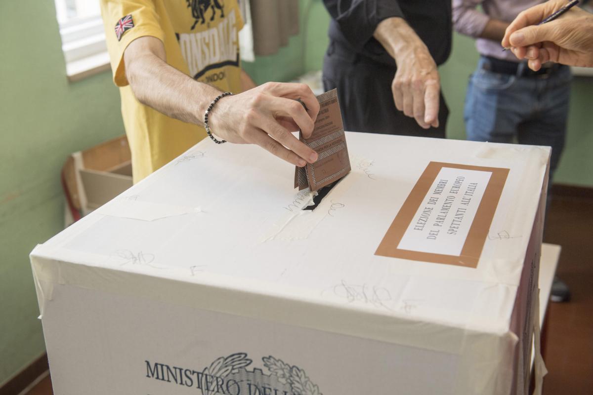 Elezioni a Perugia, tutti i candidati sindaco hanno già votato: i post sui social