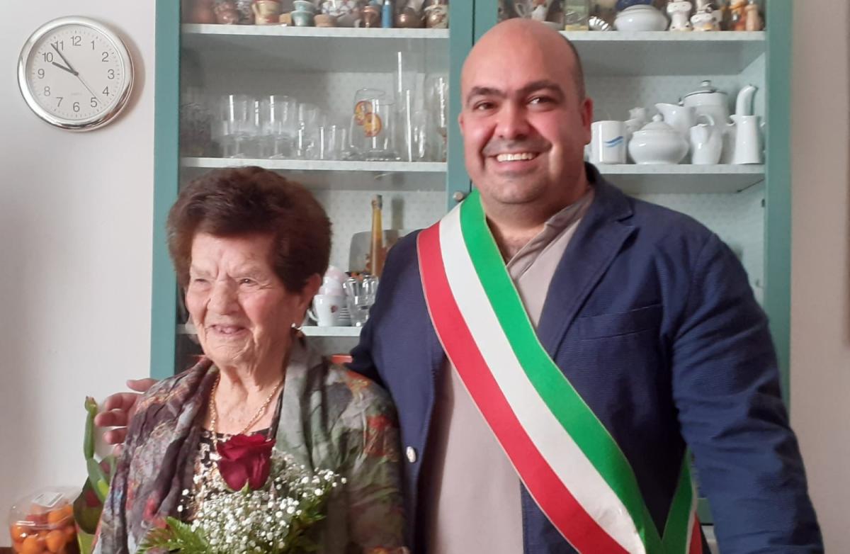 Terni, la signora Maria Maestri spegne cento candeline. Gli auguri dell’amministrazione comunale