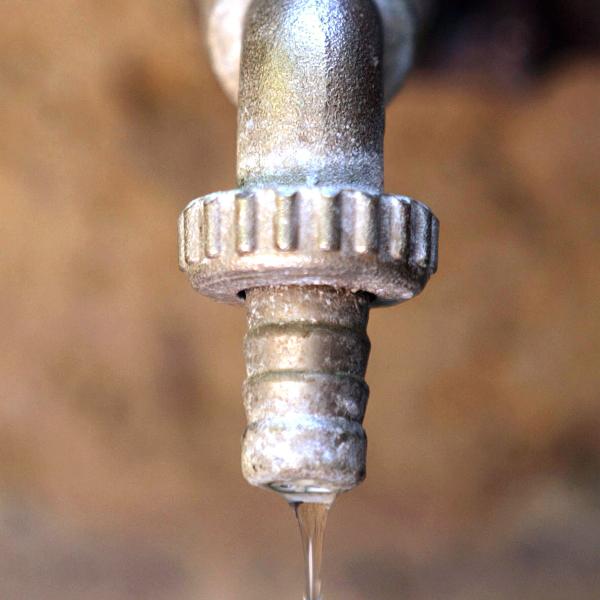 Dispersione idrica in Umbria: bene le reti comunali, ma c’è poca fiducia nella qualità dell’acqua