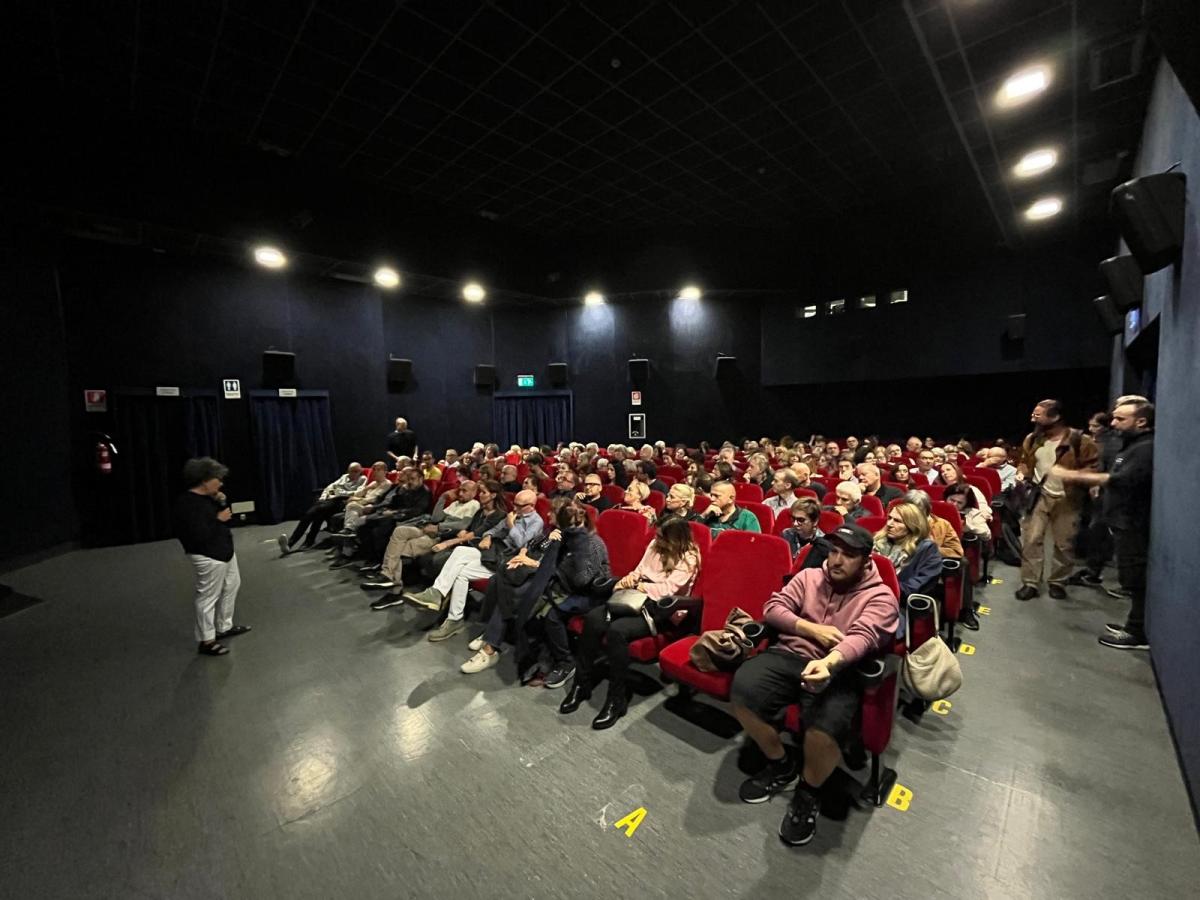 Boom di spettatori per l’apertura della nuova stagione di Sentieri del Cinema al Politeama. Stasera si replica