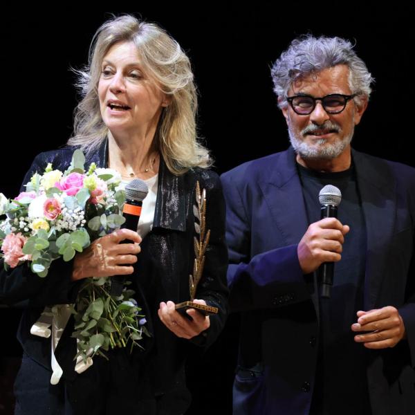 Emozione per Margherita Buy a Todi che riceve il Premio Gigi Proietti all’Umbria Cinema Festival