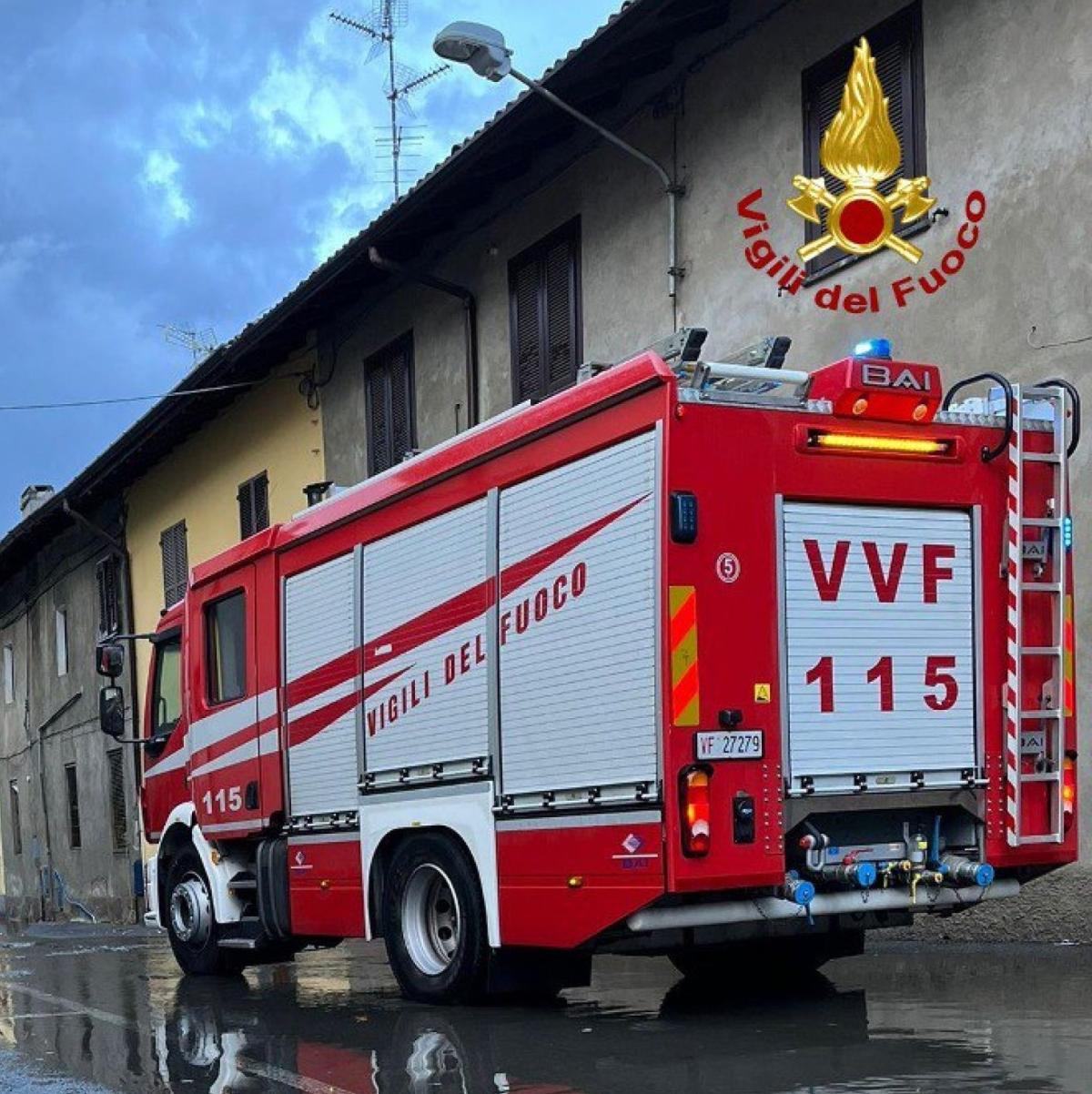 Pesante mezzo si sfrena a Via Fabiani a Gubbio, impatta contro un muro e blocca l’ingresso di un’abitazione