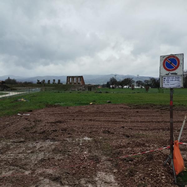 Area archeologica del Teatro Romano di Gubbio, meglio i cani dei turisti