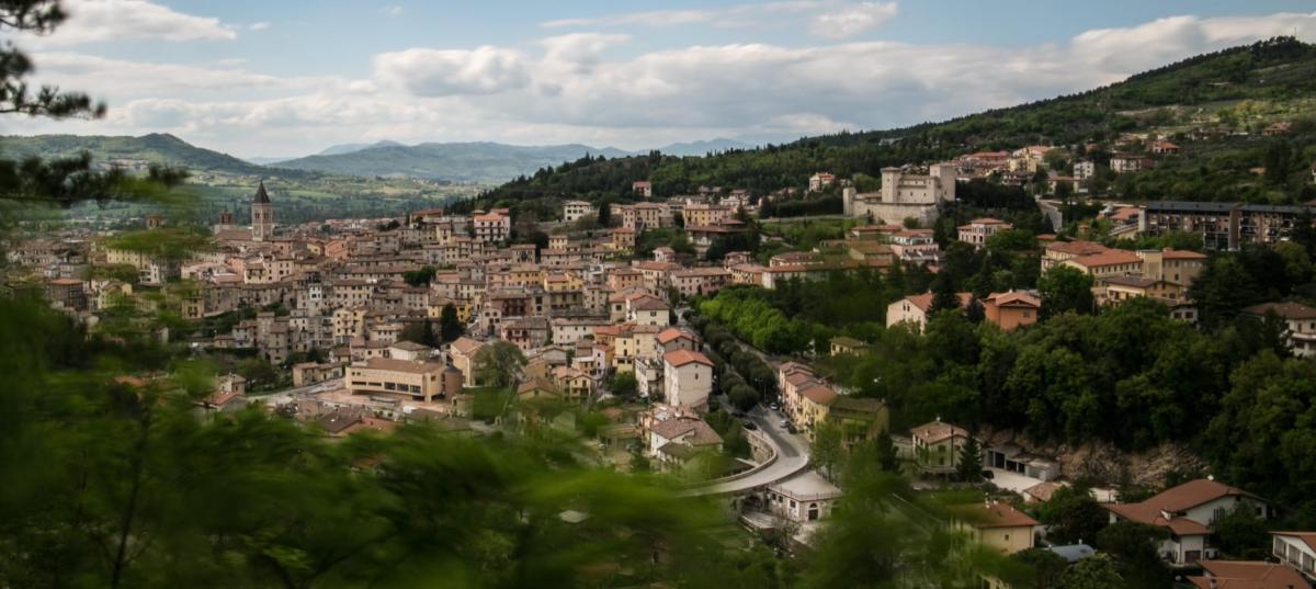 Gualdo Tadino, al via le operazioni di restyling del verde pubblico: i lavori in programma