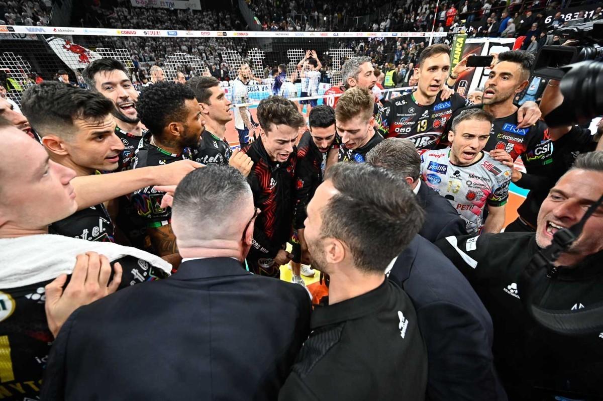 Superlega, finale scudetto: la Sir Susa Vim batte Monza e si prende gara 1!