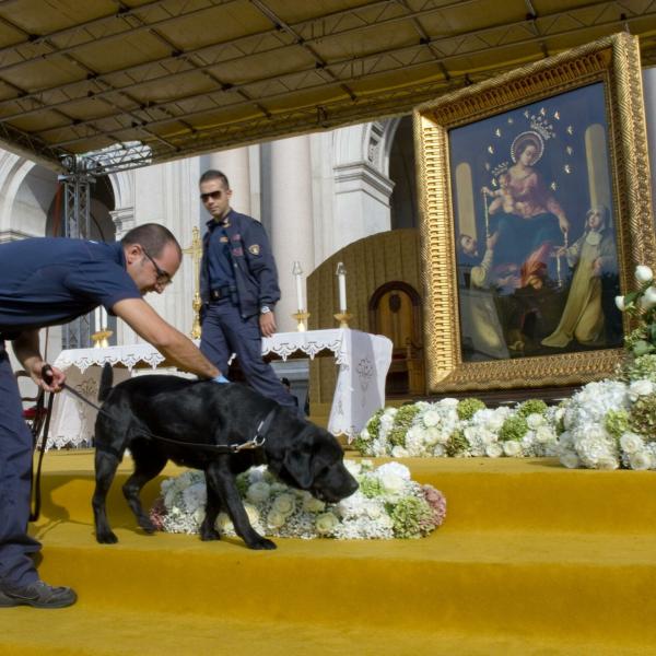 Lo premia e lo multa, l’ultima gaffe del Sindaco di Gubbio. Vittima un dirigente della Polizia di Stato