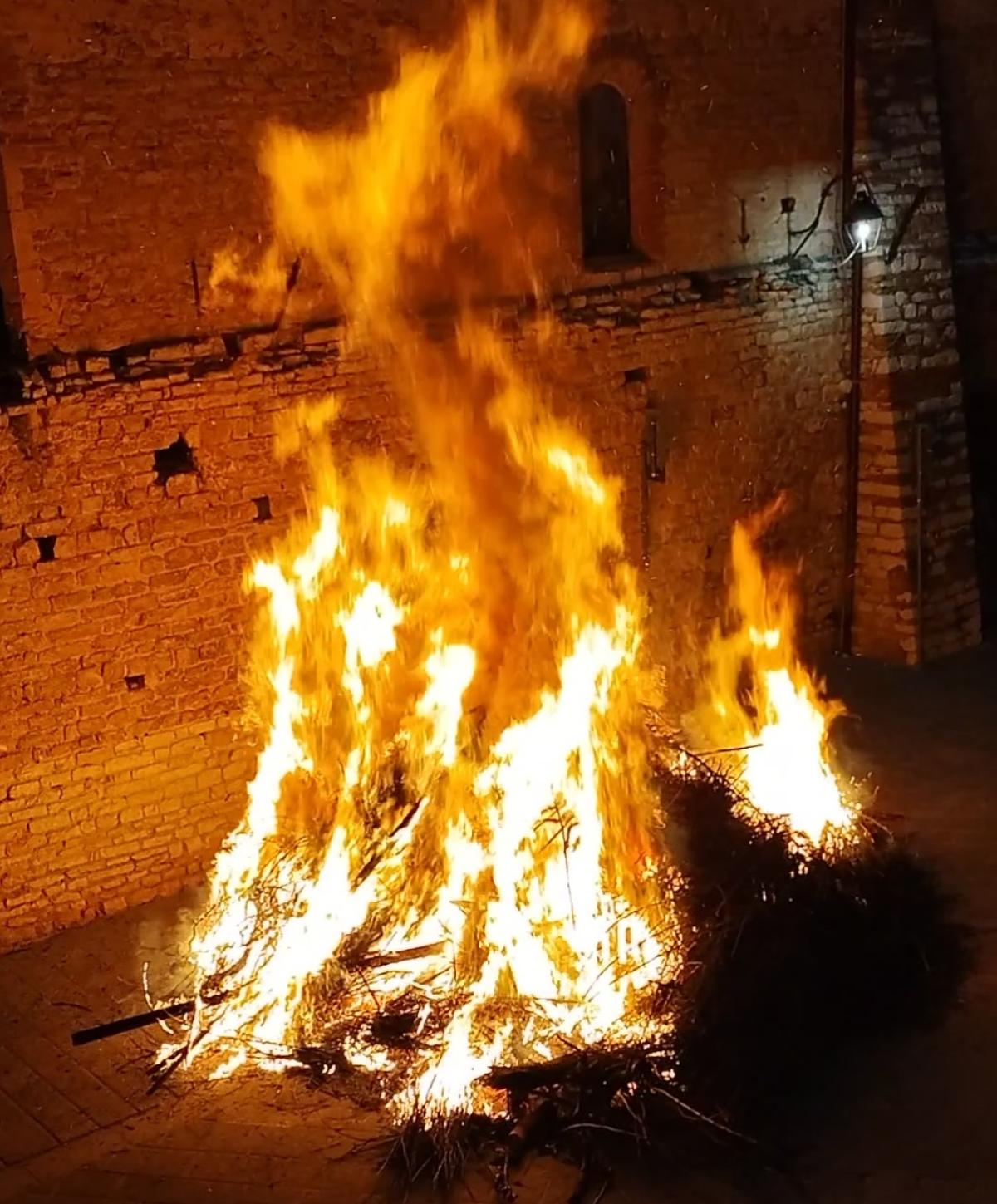 La tradizione del Miserere a Gubbio durante la processione del Cristo Morto: il Coro del Signore e quello della Madonna