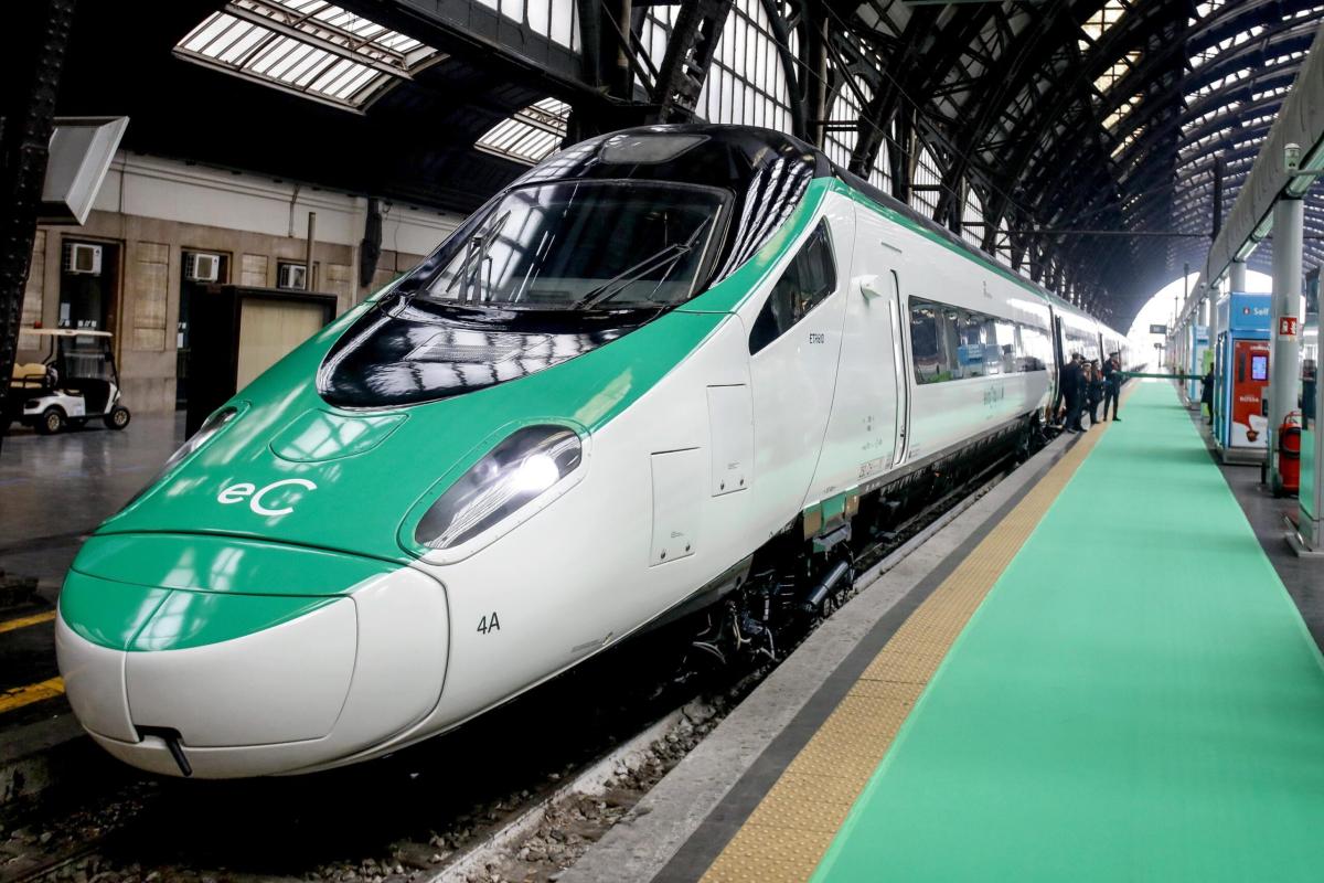 Mobilità green: presentato il nuovo treno monopiano per l’Umbria