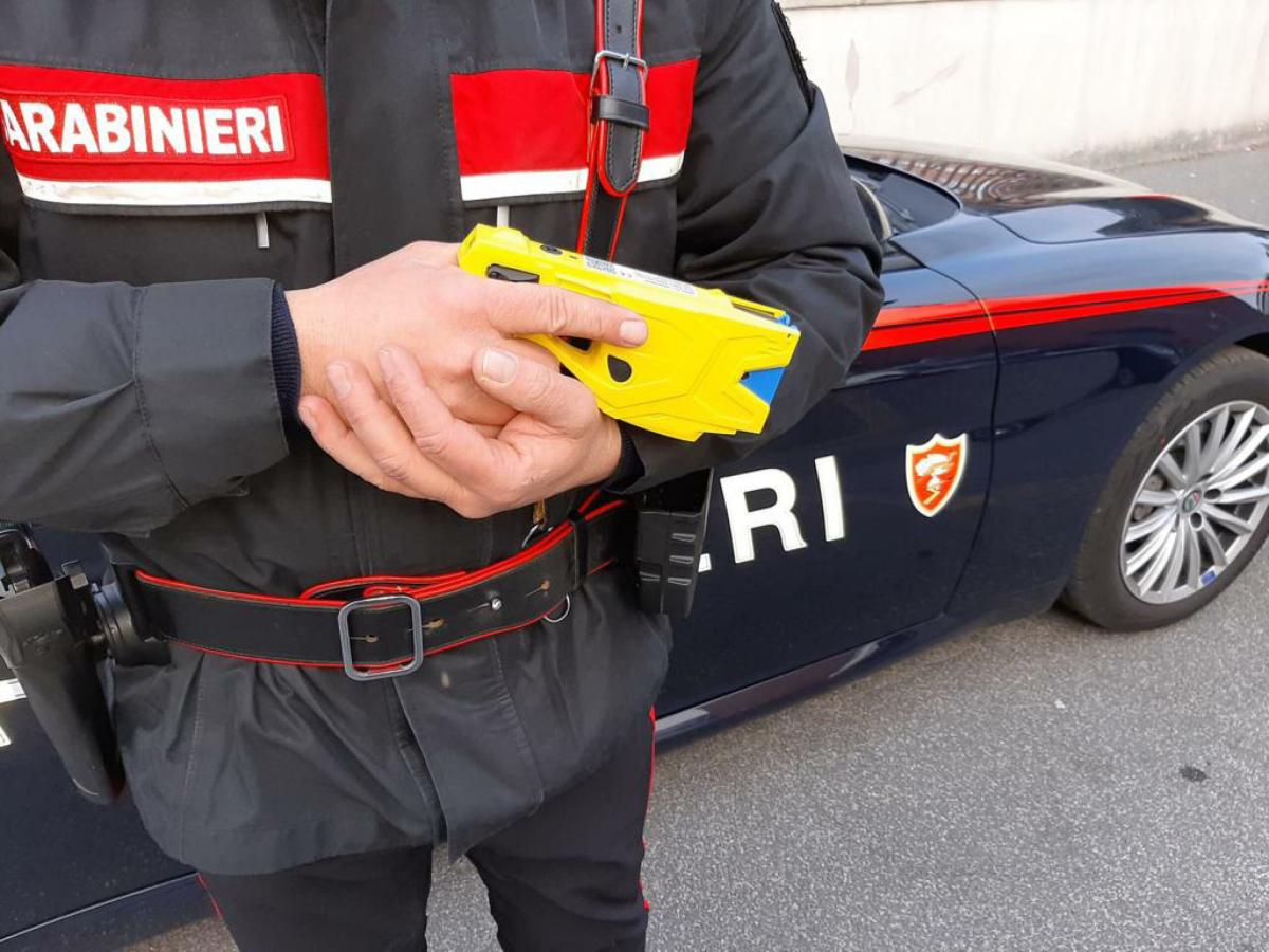 La Polizia Municipale di Perugia adotta le pistole taser come i “policemen” americani